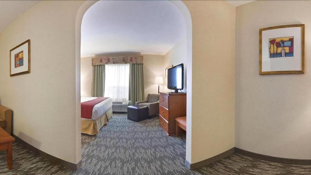 Holiday Inn Express Hotel & Suites-Edmonton South By Ihg Экстерьер фото