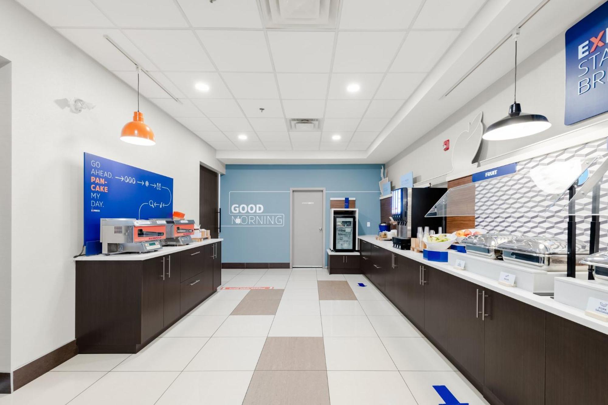 Holiday Inn Express Hotel & Suites-Edmonton South By Ihg Экстерьер фото