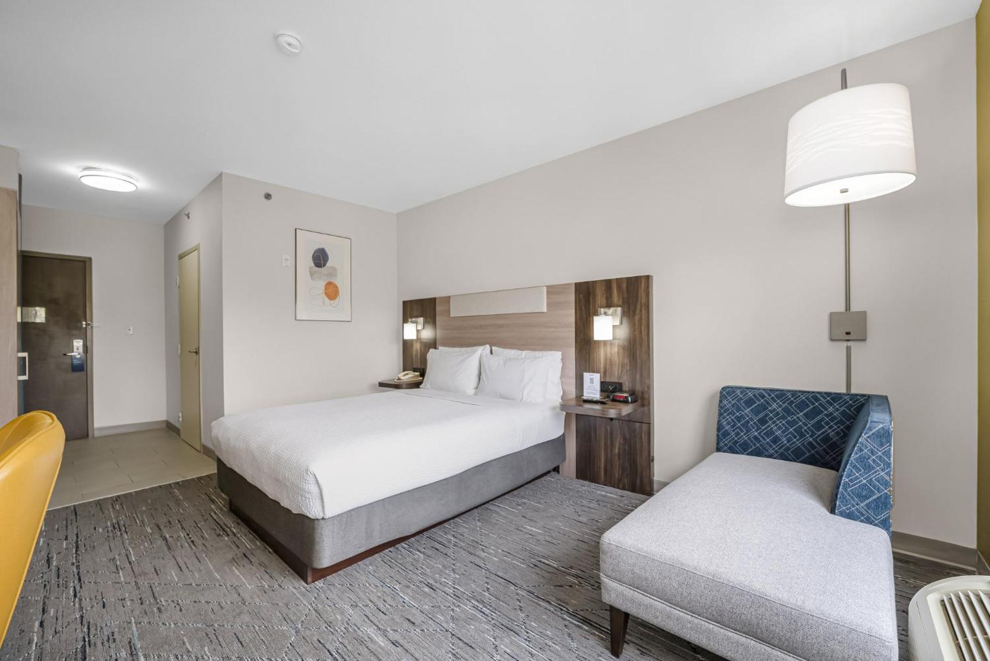 Holiday Inn Express Hotel & Suites-Edmonton South By Ihg Экстерьер фото