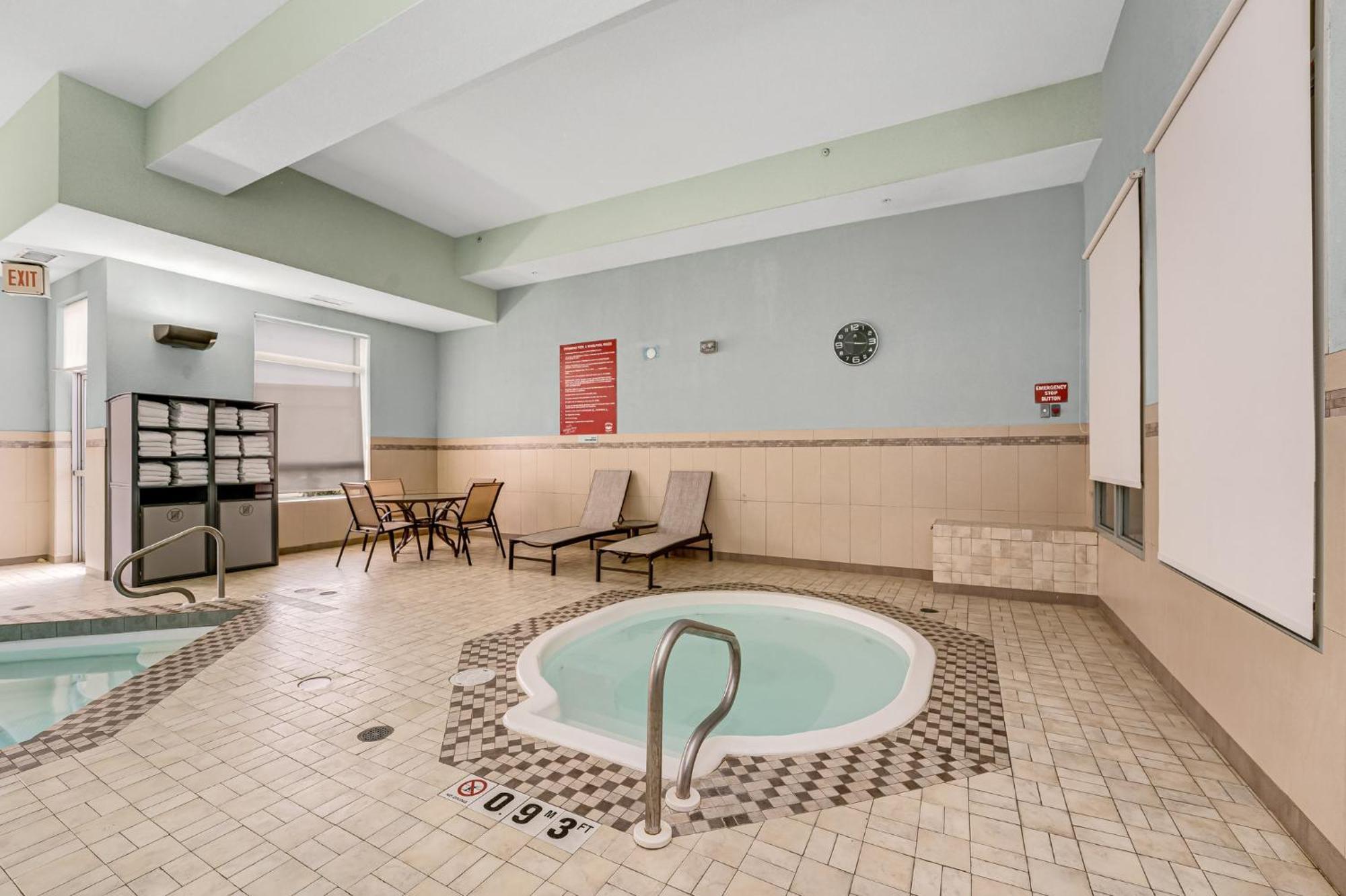 Holiday Inn Express Hotel & Suites-Edmonton South By Ihg Экстерьер фото