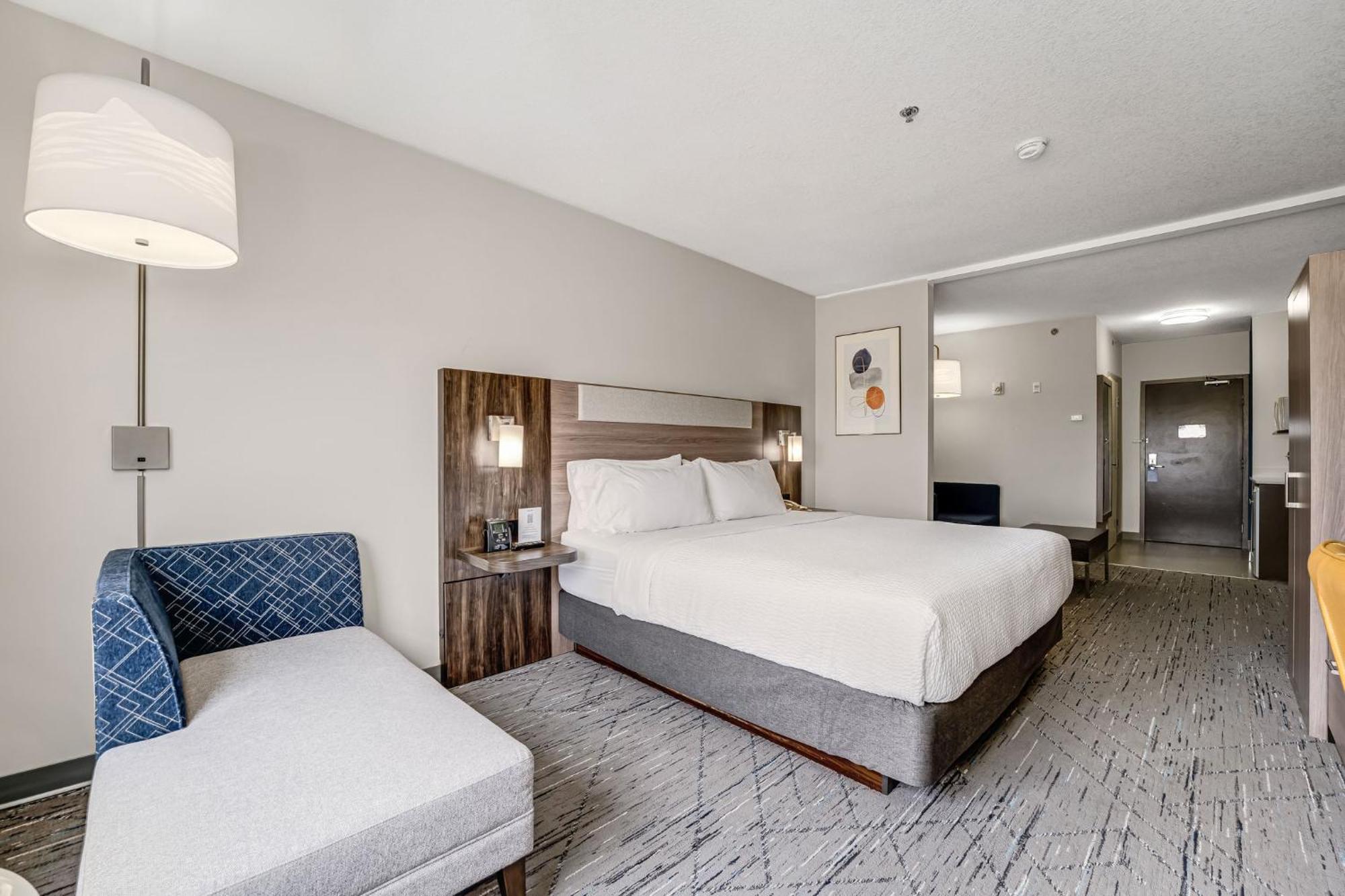Holiday Inn Express Hotel & Suites-Edmonton South By Ihg Экстерьер фото