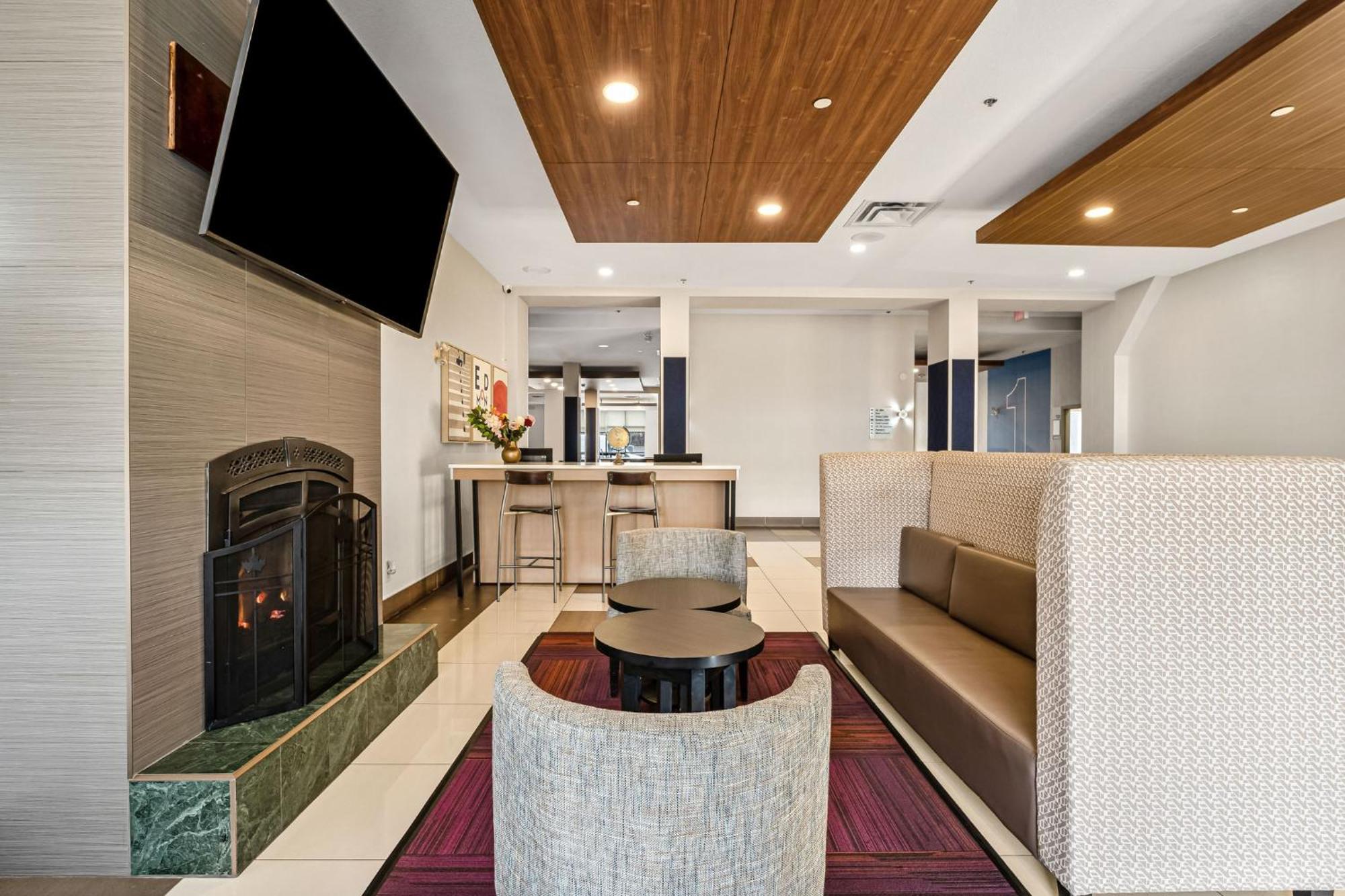 Holiday Inn Express Hotel & Suites-Edmonton South By Ihg Экстерьер фото